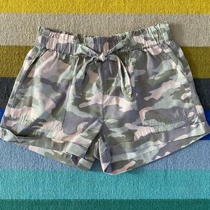 Aerie Pink Camo Shorts • M • NWOT
